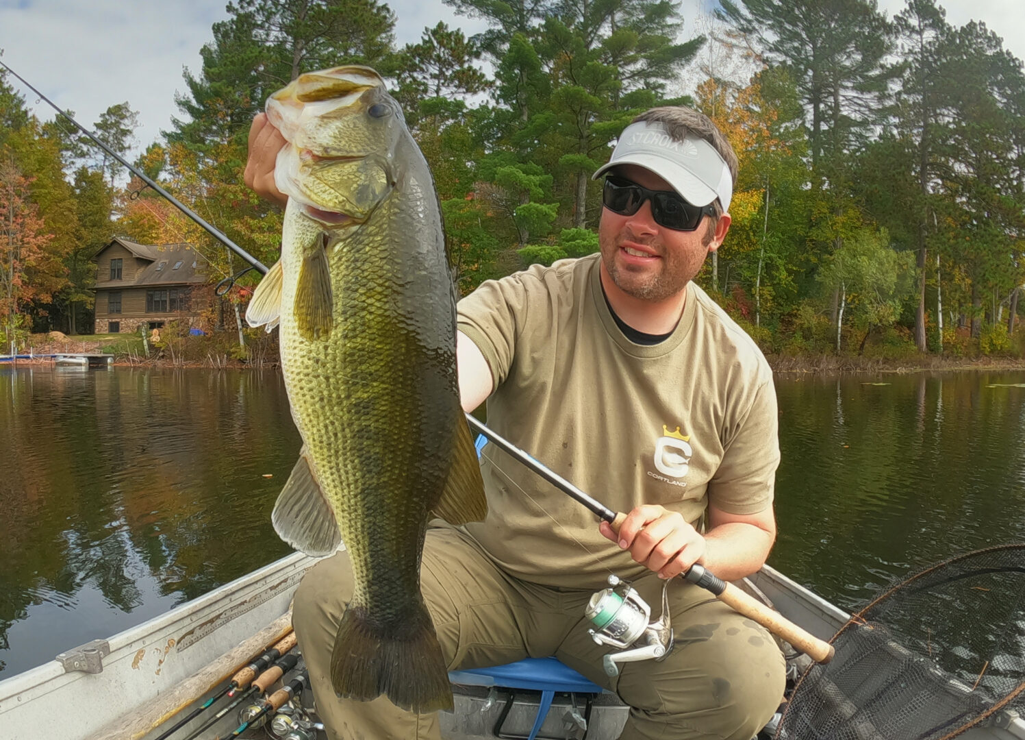 MAGIC LURE CATCHES BIG BASS!!! (Summer Jon Boat Fishing) 